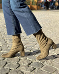 ESSENTIAL ANKLE BOOT WITH MEDIUM HEEL