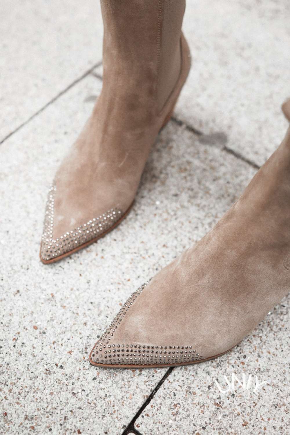 ELEGANT WESTERN ANKLE BOOT