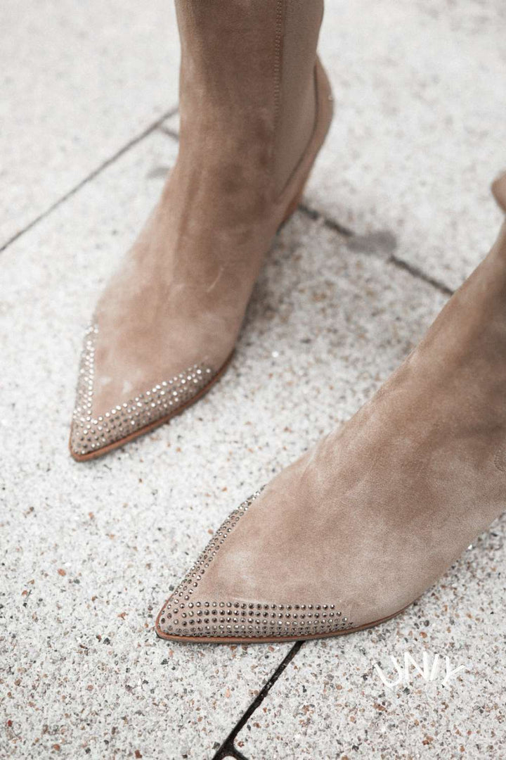ELEGANT WESTERN ANKLE BOOT