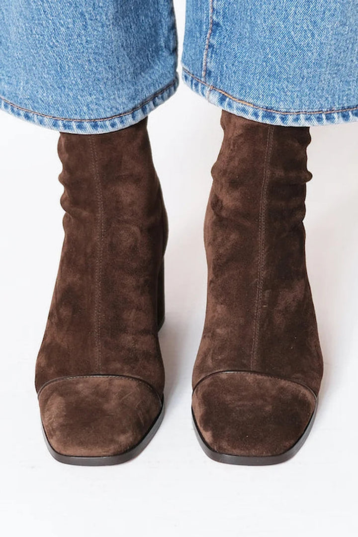 ELEGANT ANKLE BOOT WITH SQUARE TOE