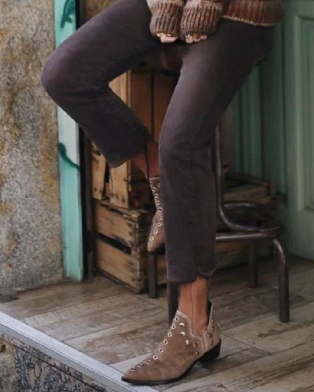 ANKLE BOOT WITH DECORATIVE DETAILS