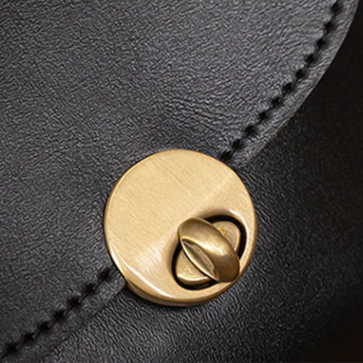 Max Vintage Bag – Grace's Retro-Chic Must-Haves