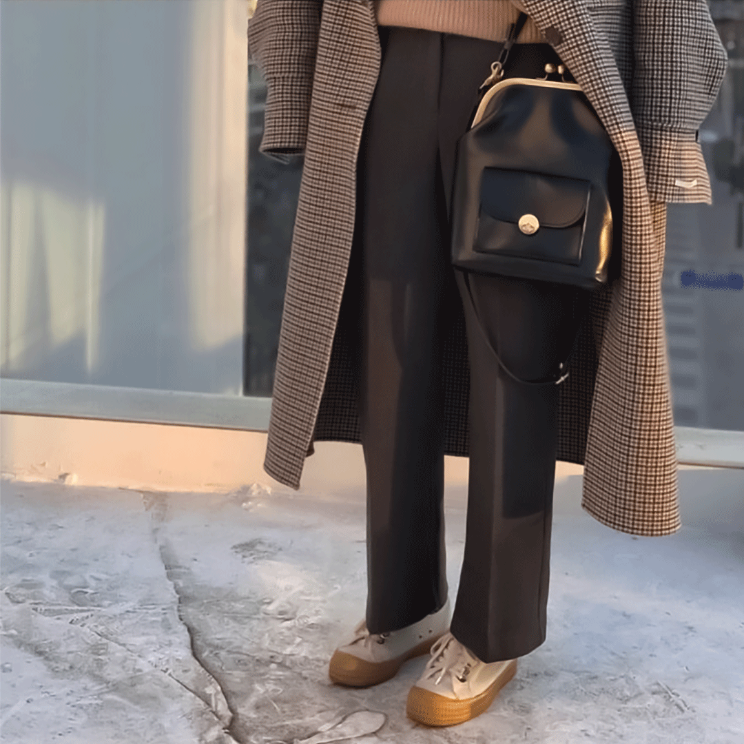 Max Vintage Bag – Grace's Retro-Chic Must-Haves