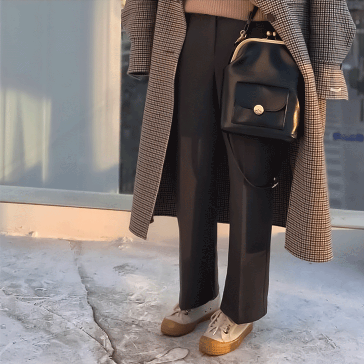 Max Vintage Bag – Grace's Retro-Chic Must-Haves