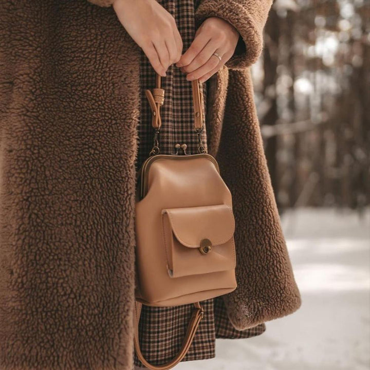 Max Vintage Bag – Grace's Retro-Chic Must-Haves