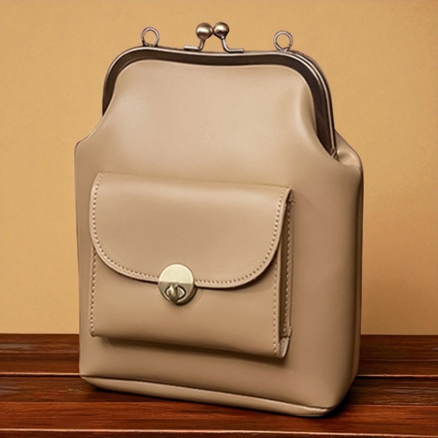 Max Vintage Bag – Grace's Retro-Chic Must-Haves