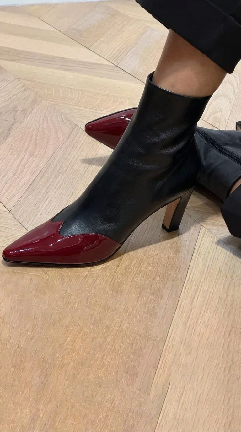 BICOLORED ANKLE BOOT WITH LACQUERED POINT