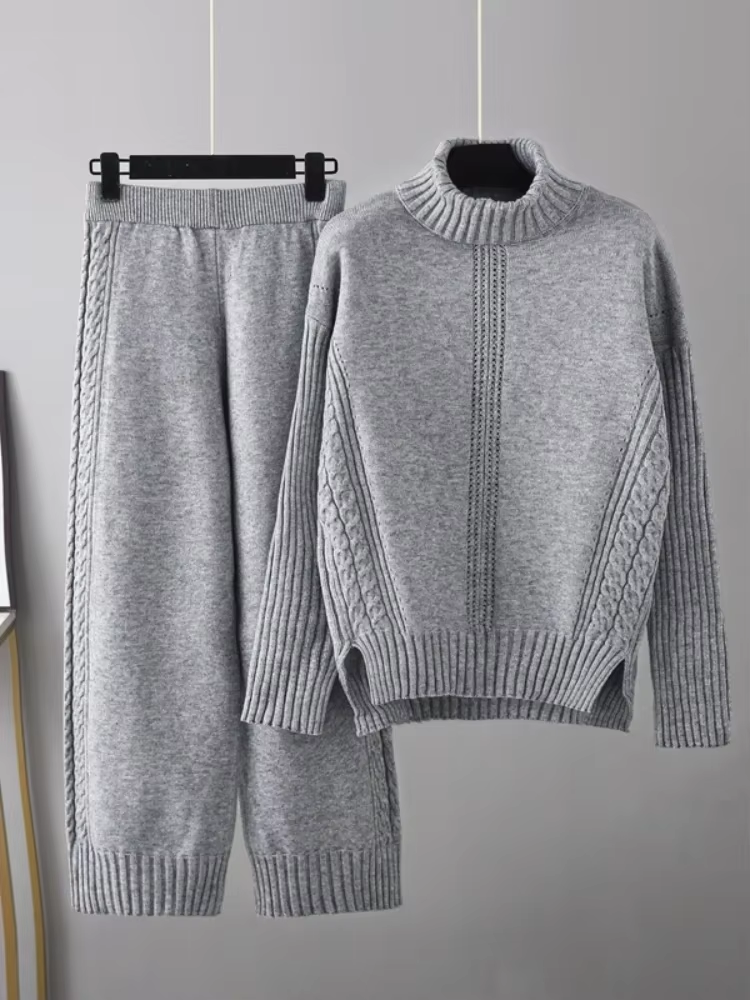 Scarlett™ - Stylish High-neck Pullover Sweater with Loose Pants Set